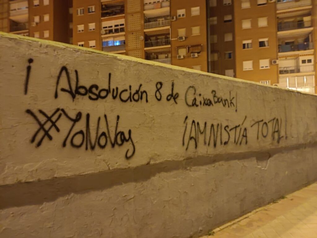 Grafiti en apoyo a los 8 de Caixabank PAH de Guadalajara