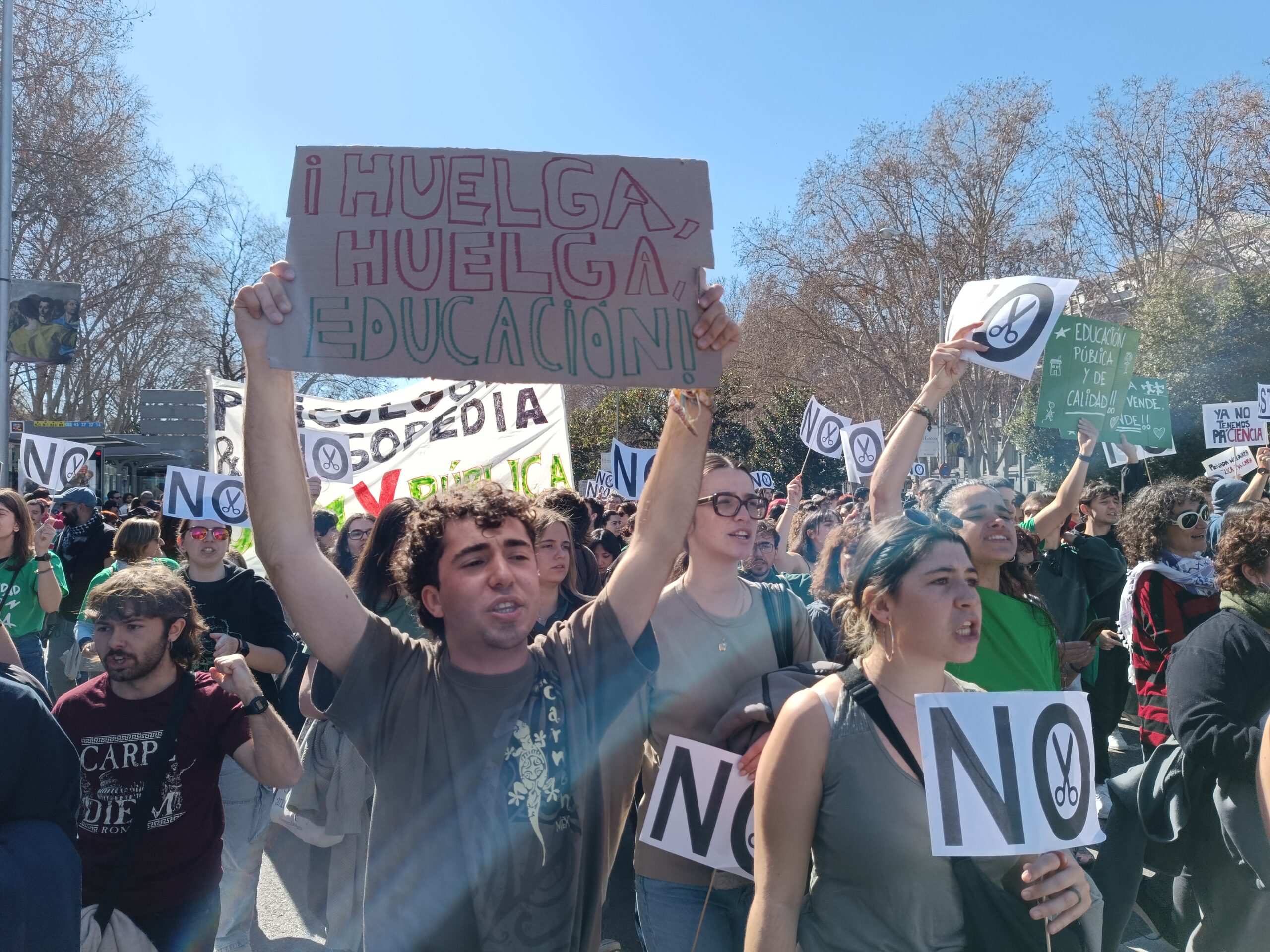 Pancarta en la manifestación a favor de la educación pública en Madrid, a 23 de febrero de 2025 Guillermo Martínez