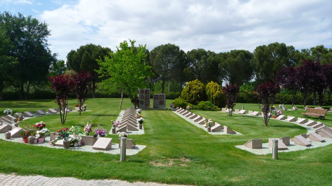 Vista de uno de los espacios del cementerio de Alcalá de Henares. (Cedida)