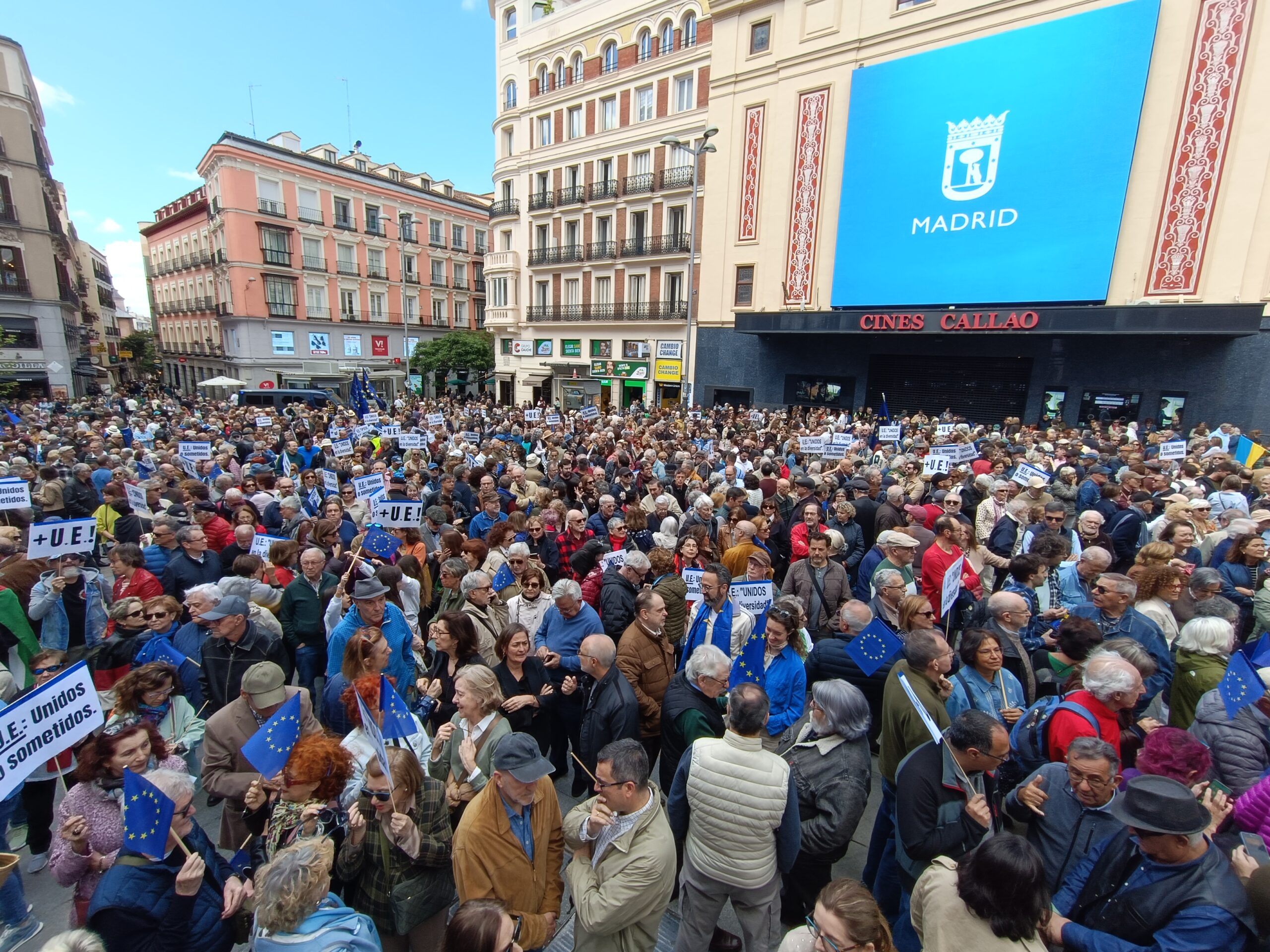 Cientos de personas defienden la UE en Callao.- Guillermo Martínez