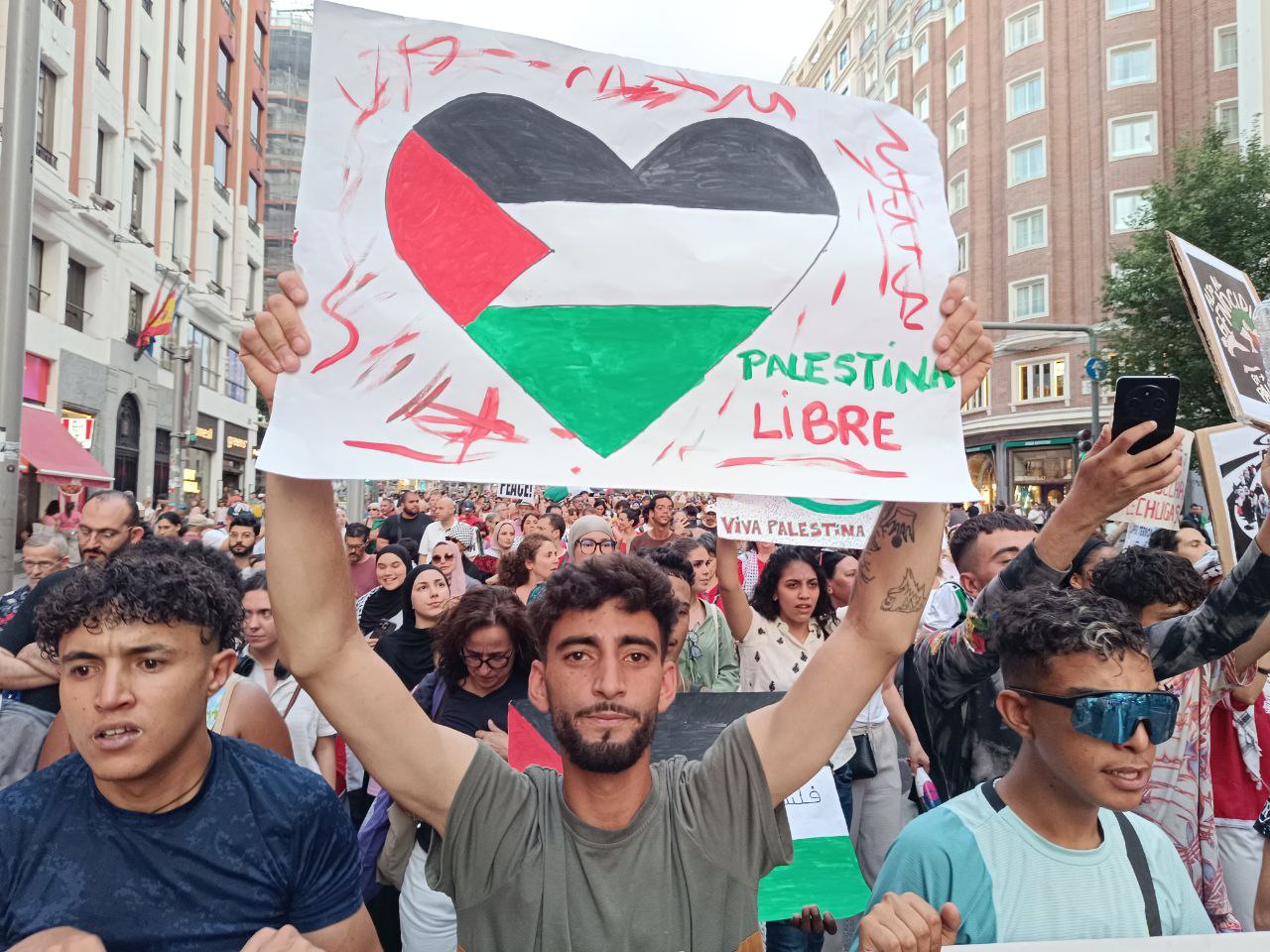 Uno de los manifestantes en Gran Vía.- Guillermo Martínez