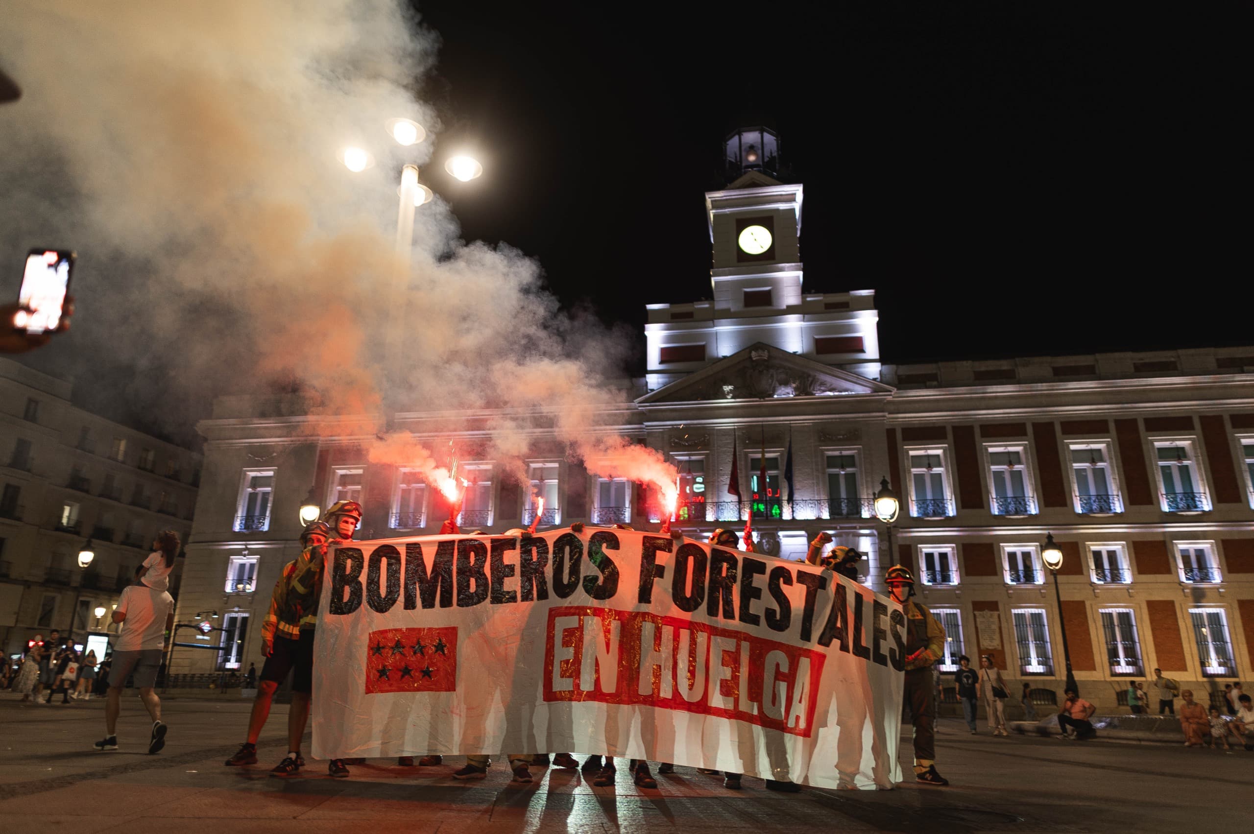 Bomberos forestales de Madrid en una de sus protestas en Madrid.- Cedida