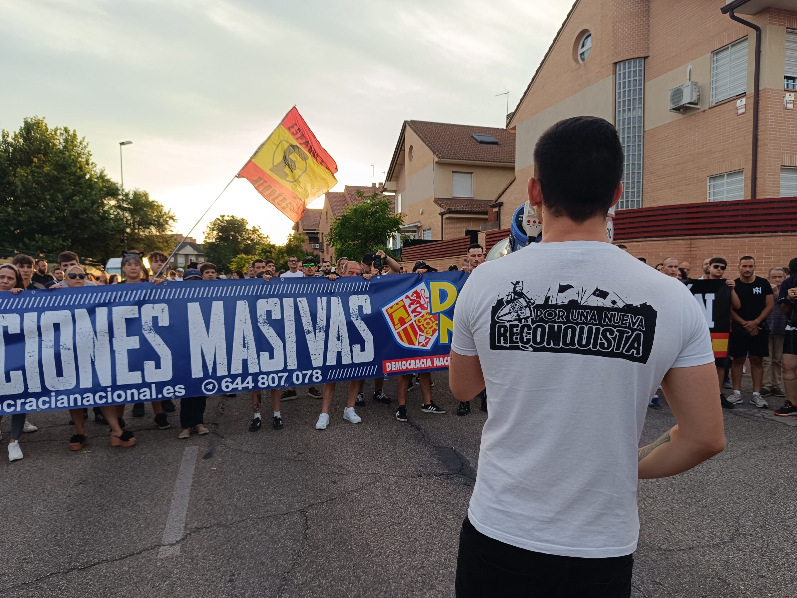 La concentración de la ultraderecha en Alcalá de Henares.- Guillermo Martínez