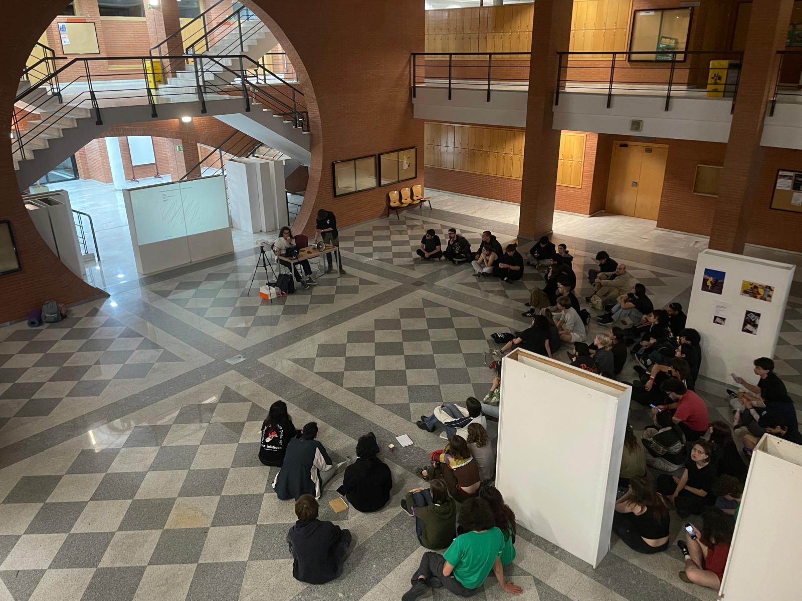 Acto dentro de una facultad.- Cedida por la Plataforma en Defensa de la Universidad Pública