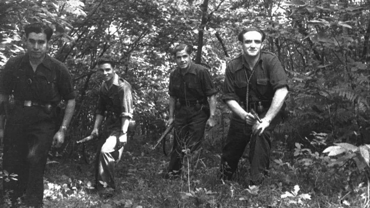 Maquis durante la Guerra Civil. Foto de Constantino Suárez que aparece en 'Equí y n'otru tiempu', de Ramon Lluís Bande.