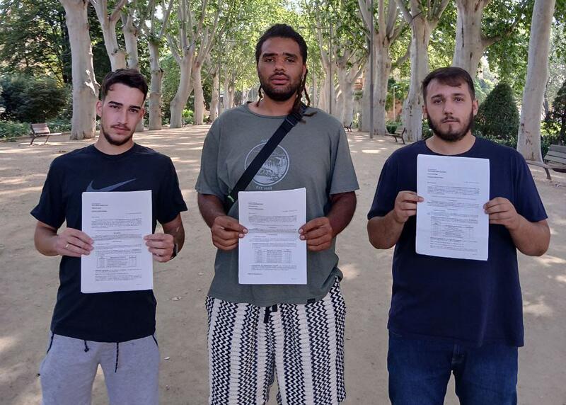 Imagen de los tres despedidos en Aquaservice en Lleida.- Cedida