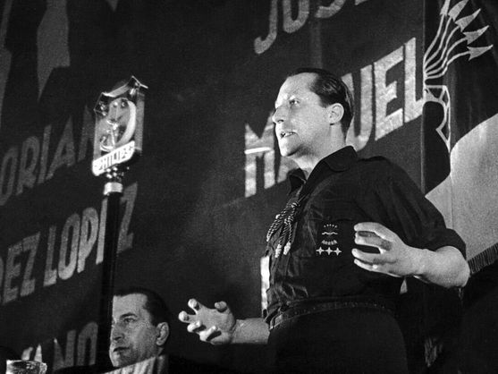 José Antonio Primo de Rivera durante un mitin. (CC)