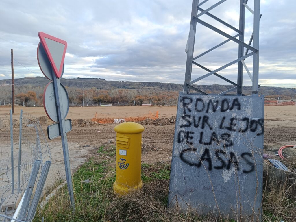 Pintada contra la Ronda Sur de Torrejón de Ardoz.- Guillermo Martínez