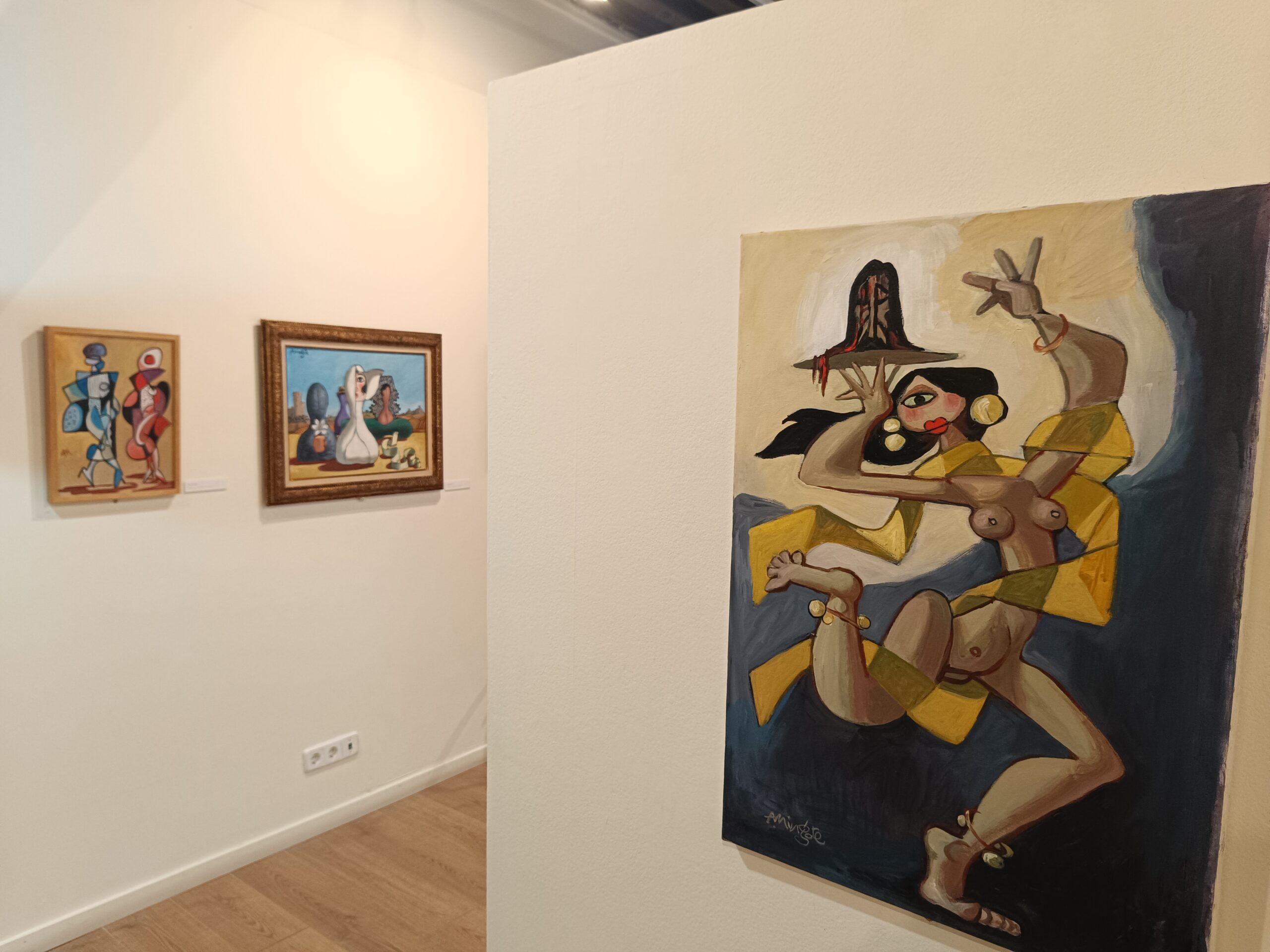 Obras al &oacute;leo pintadas por Mingote que forman parte de la exposici&oacute;n &lsquo;Picasso en la obra de Mingote&rsquo;.- Guillermo Mart&iacute;nez