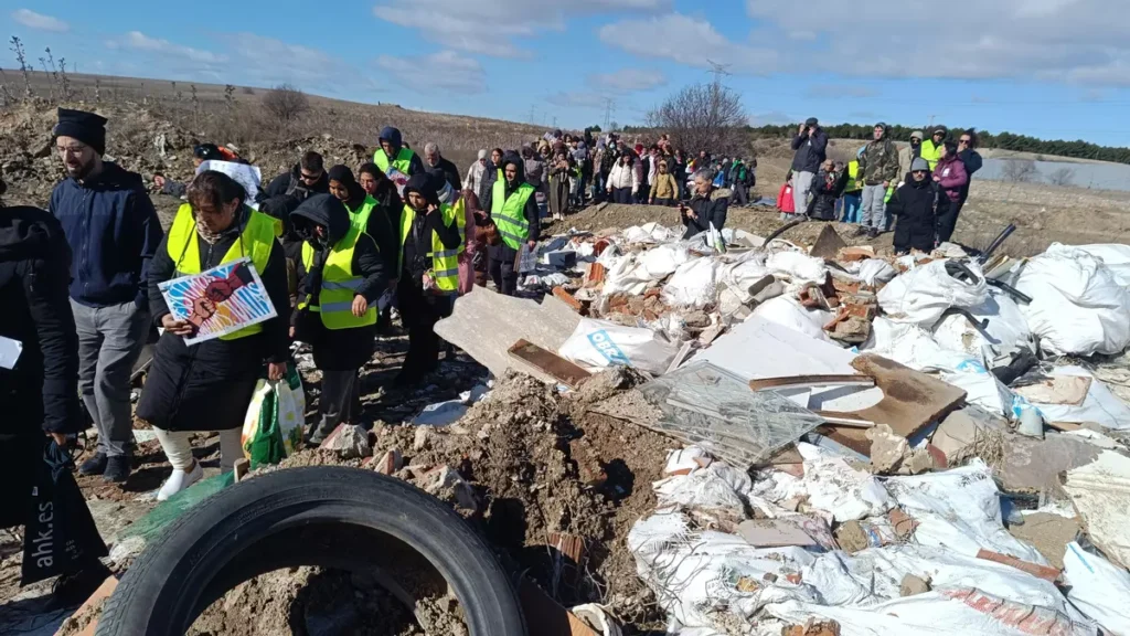 Decenas de personas se manifiestan por los derechos de los habitantes de la Cañada Real.- Guillermo Martínez