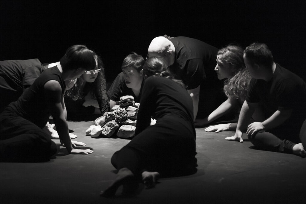 Un trabajo de danza comunitaria de la compañía Alteraciones.