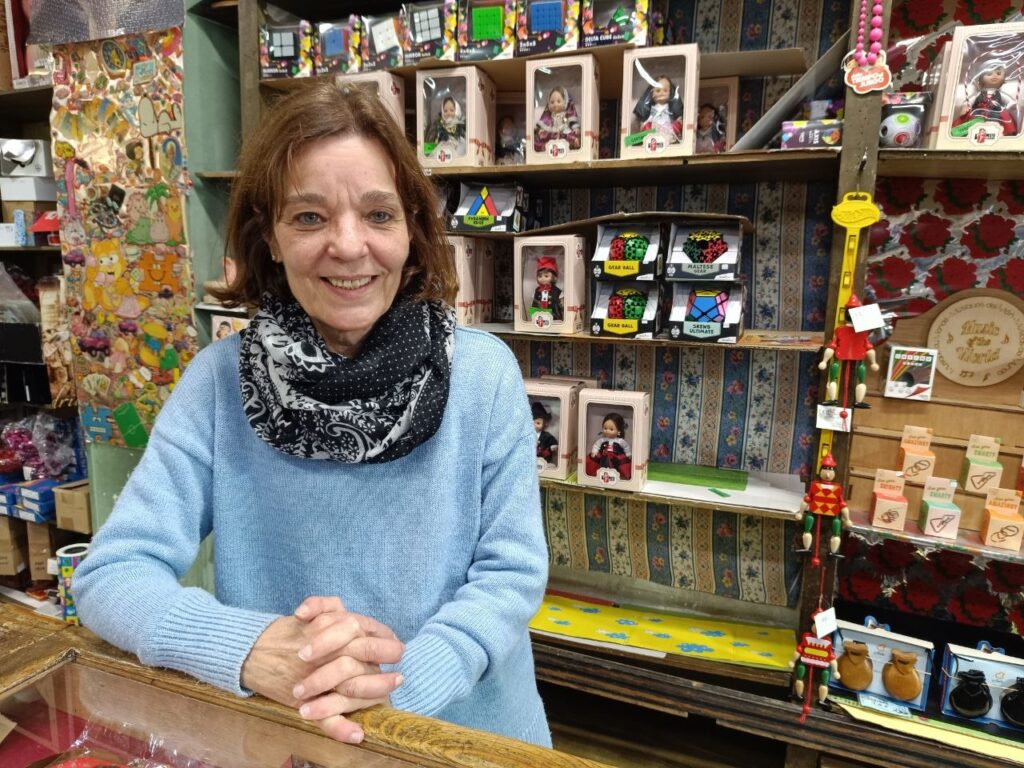Conchita Rollán Arribas en la juguetería Bazar Arribas.- Guillermo Martínez
