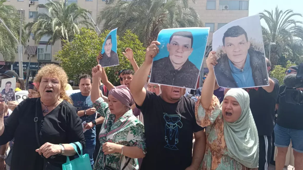 Concentración tras la muerte de Abderrahim, estrangulado por un policía el pasado martes.- Guillermo Martínez