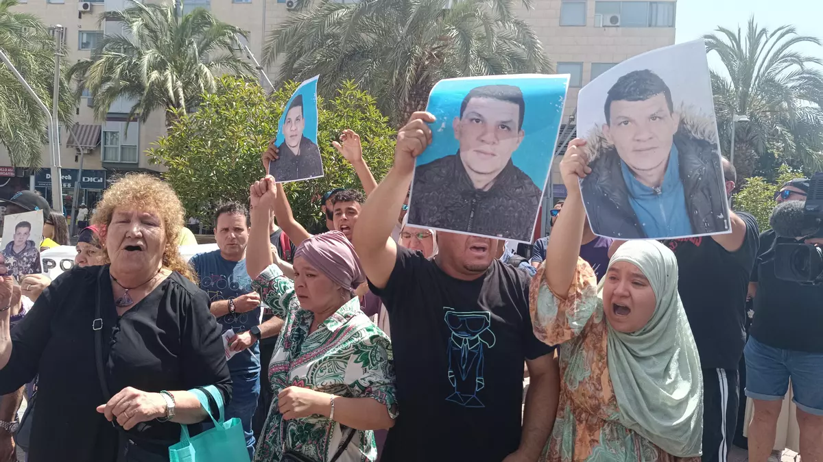 Concentraci&oacute;n tras la muerte de Abderrahim, estrangulado por un polic&iacute;a.-&nbsp;Guillermo Mart&iacute;nez