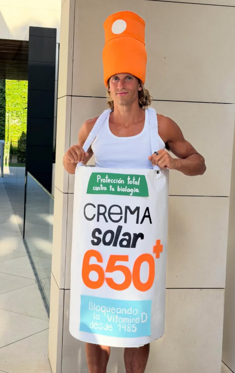 Marcos Llorente disfrazado de crema solar en una fotograf&iacute;a colgada en su perfil de Instagram.