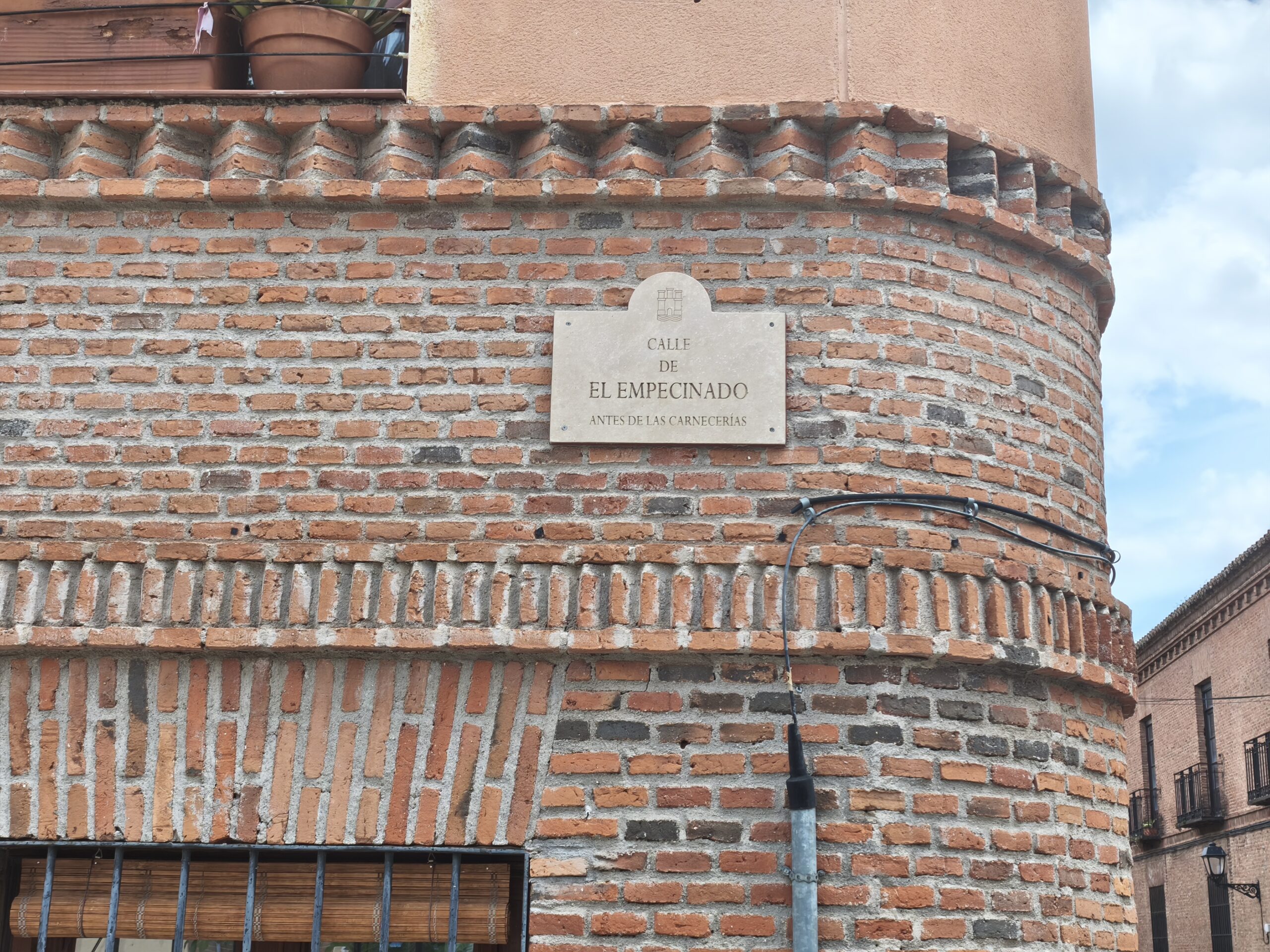 Placa de la calle dedicada a El Empecinado en Alcal&aacute; de Henares.- Guillermo Mart&uacute;nez