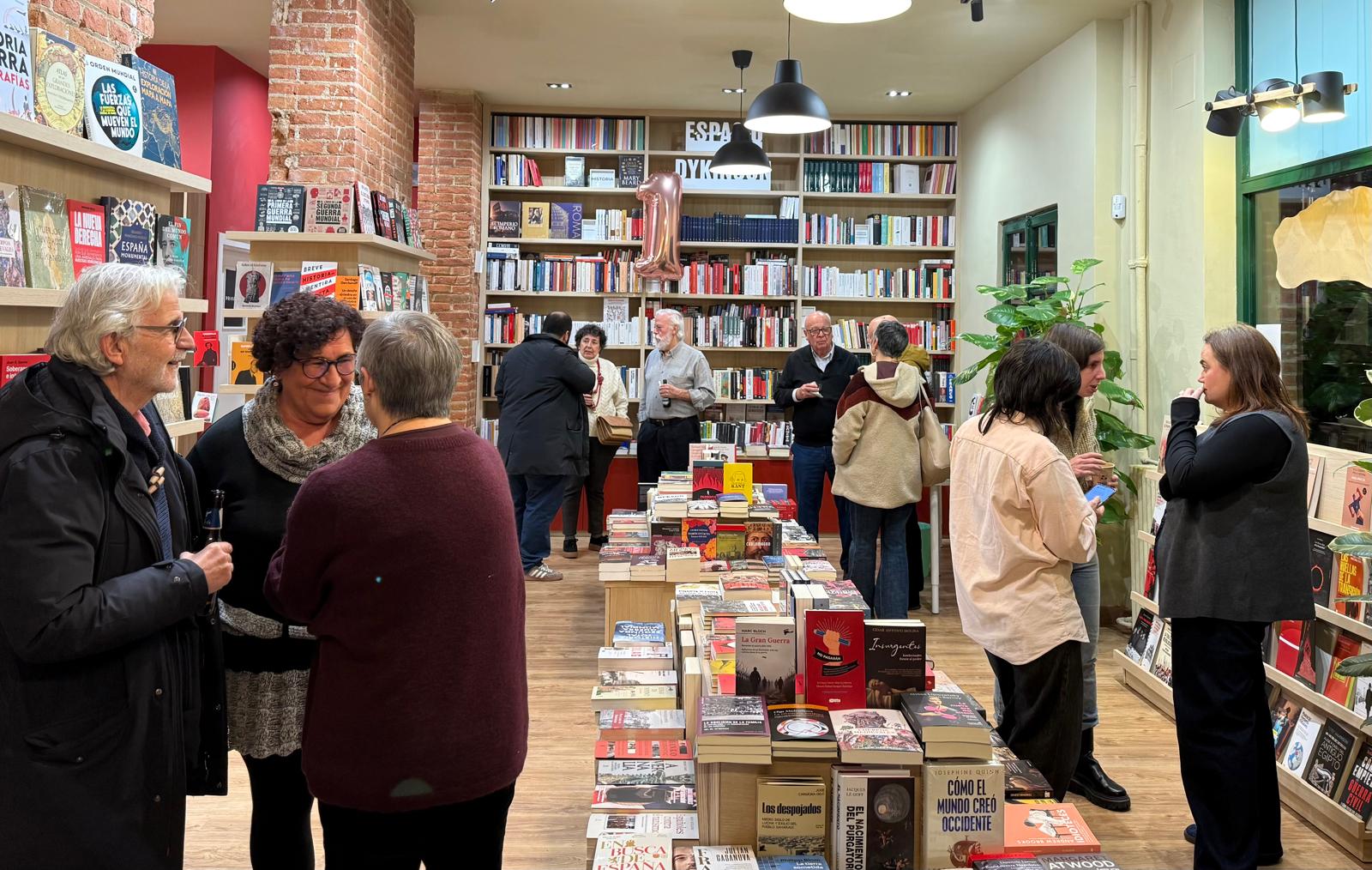 Librer&iacute;a Dykinson, en Arg&uuml;elles.- Librer&iacute;a Dykinson
