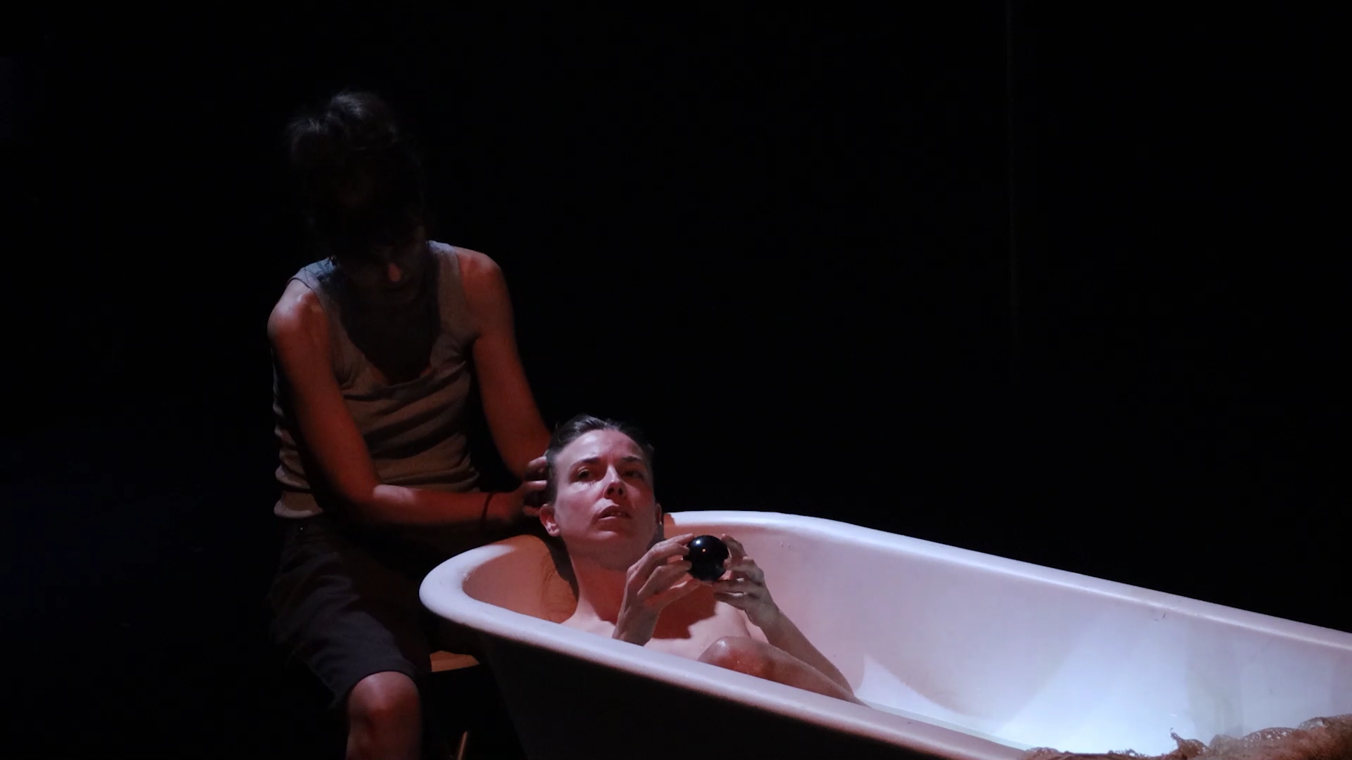 Momento de la representaci&oacute;n de 'El hambre imposible'.-&nbsp;Compa&ntilde;&iacute;a Teatro de los Invisibles