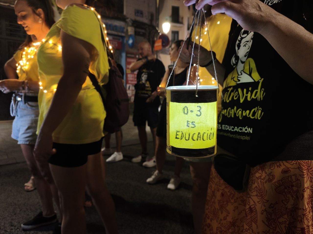 Manifestaci&oacute;n nocturna de educadoras infantiles en el centro de Madrid.- Guillermo Mart&iacute;nez