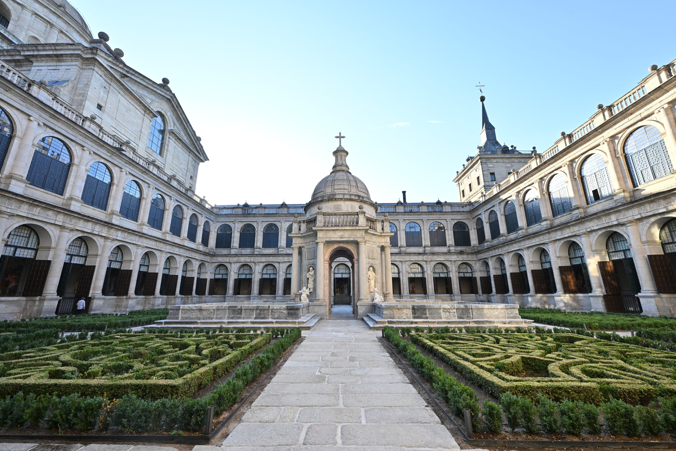 Patio de los Evangelistas del Monasterio del Escorial.- Patrimonio Nacional