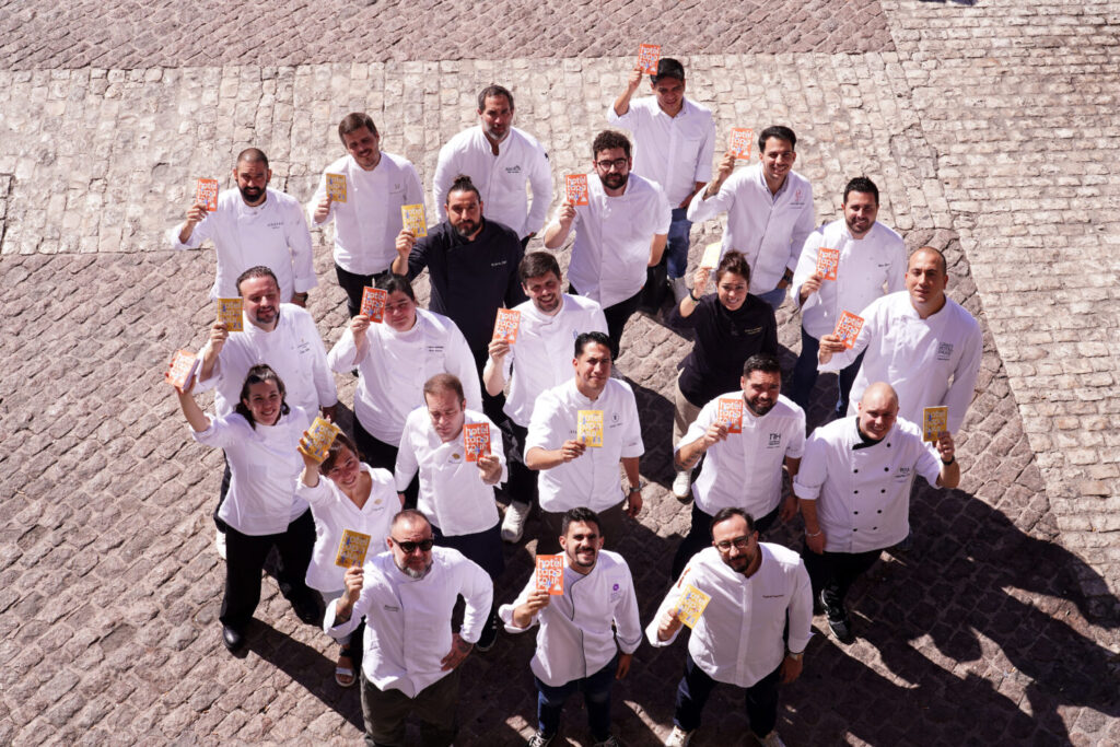 Grupo de cocineros que prepara los platos del Hotel Tapa Tour.- Ayuntamiento de Madrid