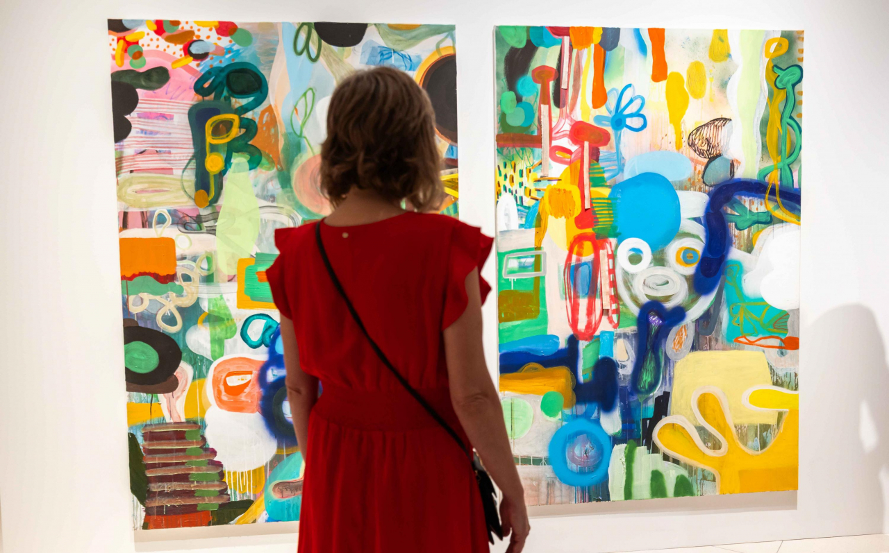 Una mujer observa algunas de las obras expuestas en la muestra 'Rumores infundados. Javier y Rafa Forteza' en CaixaForum Madrid.- Fundaci&oacute;n La Caixa
