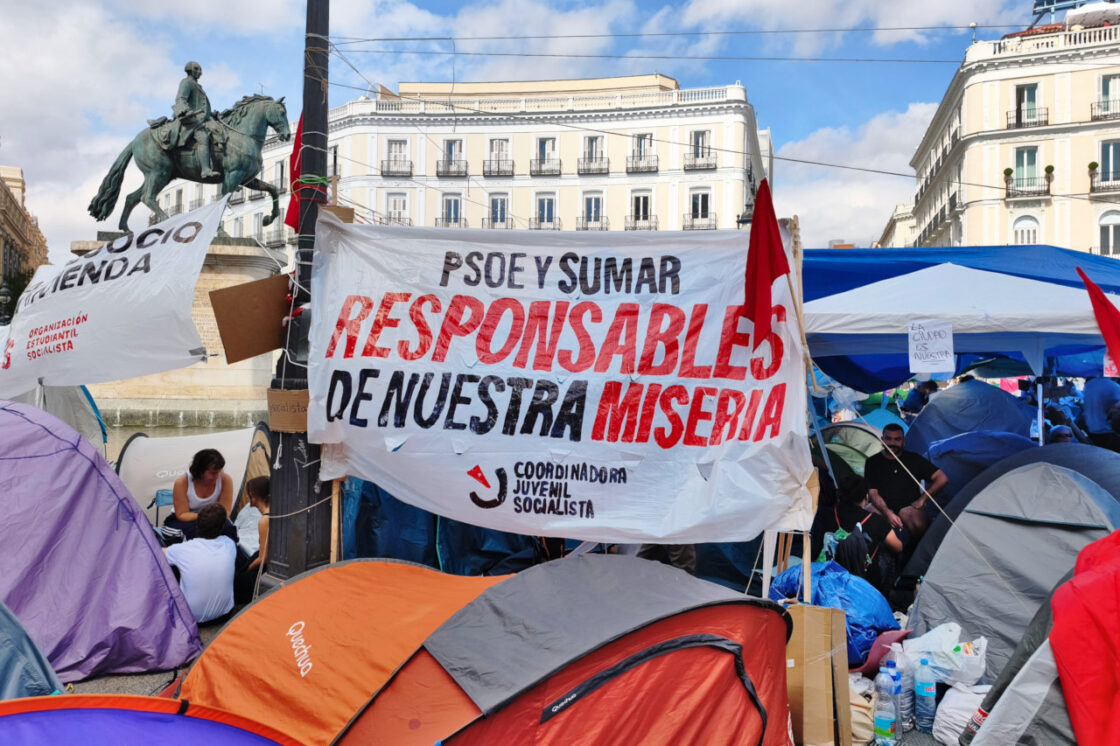 Pancarta en Sol contra los partidos del gobierno de coalici&oacute;n.- Guillermo Mart&iacute;nez