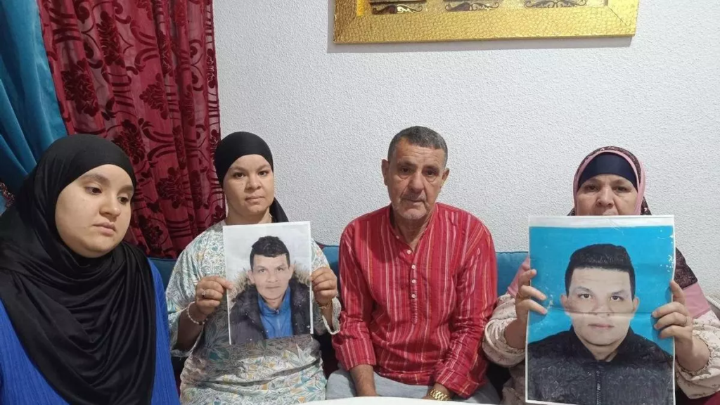 Los padres y las hermanas de Abderrahim.- Guillermo Martínez