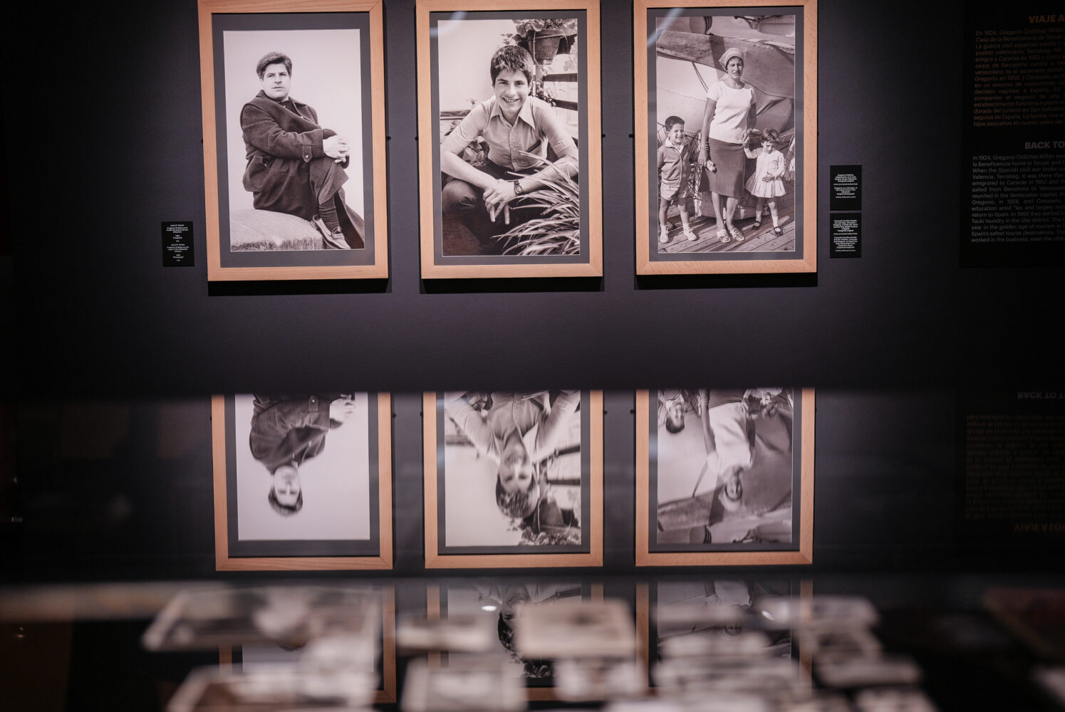 Fotograf&iacute;as parte de la exposici&oacute;n que homenajea al concejal del PP asesinado por ETA Gregorio Ord&oacute;&ntilde;ez, instalada en el Centro Cultural Eduardo &Uacute;rculo, en Tetu&aacute;n (Madrid).- Ayuntamiento de Madrid