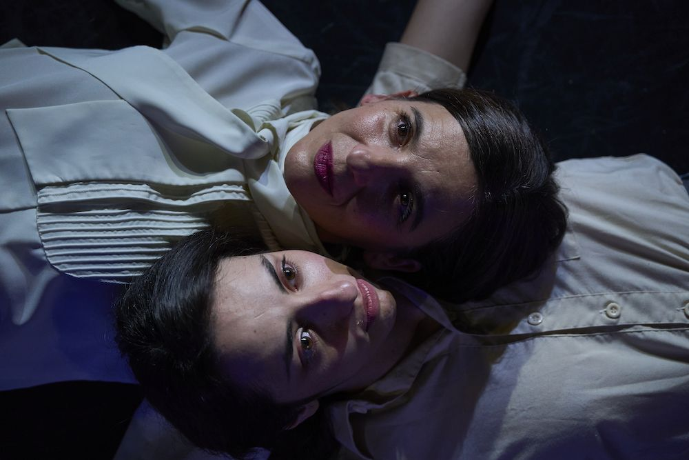 Las actrices Rebeca Hernando y Ainara Orgaz, en &lsquo;Bajo las aguas&rsquo;.- Ayto de Madrid